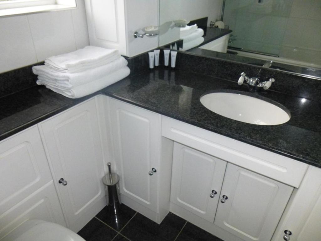 The Oaks Guest House London Room photo